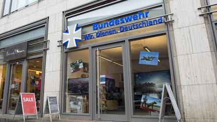 Der Bundeswehr-Showroom am Bahnhof Friedrichstrasse in Berlin.