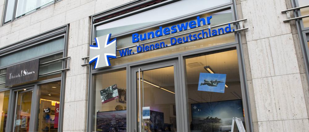Der Bundeswehr-Showroom am Bahnhof Friedrichstrasse in Berlin.