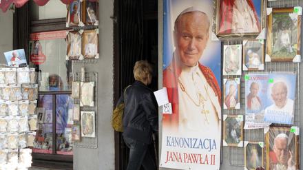 Ein Andenkengeschäft für Wojtyla-Fans im polnischen Wadowice (Archivbild von 2014)