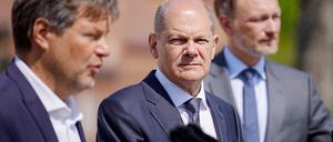 Bundeskanzler Olaf Scholz (SPD) und Finanzminister Christian Lindner (FDP) schauen neidisch auf das Wahlergebnis der Grünen von Vizekanzler Robert Habeck.