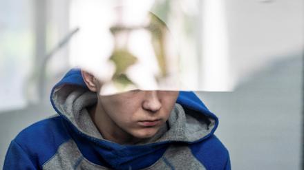 Wadim Sch., hier bei seiner Voranhörung, erschoss aus einem Auto heraus einen unbewaffneten 62-Jährigen. Am Mittwoch bekannte er sich schuldig.