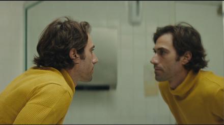 „Thanks for Coming in“ ist der Eröffnungsfilm des Go Mental!-Festivals und befasst sich mit Body Dysmorphia (zu Deutsch: Körperbildstörung) bei Männern.