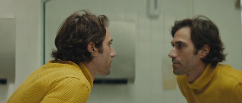 „Thanks for Coming in“ ist der Eröffnungsfilm des Go Mental!-Festivals und befasst sich mit Body Dysmorphia (zu Deutsch: Körperbildstörung) bei Männern.