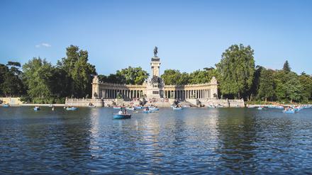 Der Retiro-Park mit dem Ruderteich.