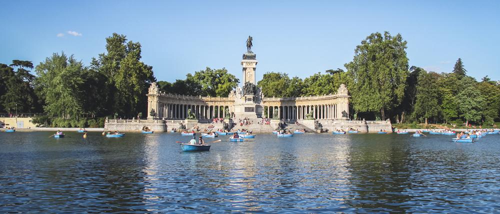 Der Retiro-Park mit dem Ruderteich.