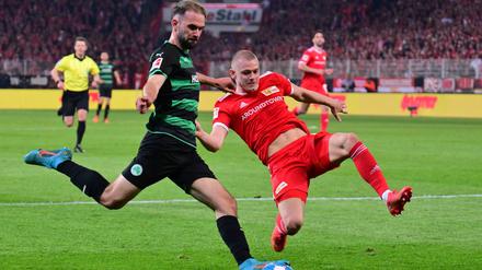 Farbmäßig die Hölle. Beim vorletzten Heimspiel von Union gegen Fürth hat Jan Spiegelberg, Initiator von „Farbschwaeche.de“, nichts gesehen. 