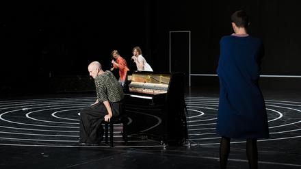 Szene aus „Das neue Leben“ vom Schauspiel Bochum.