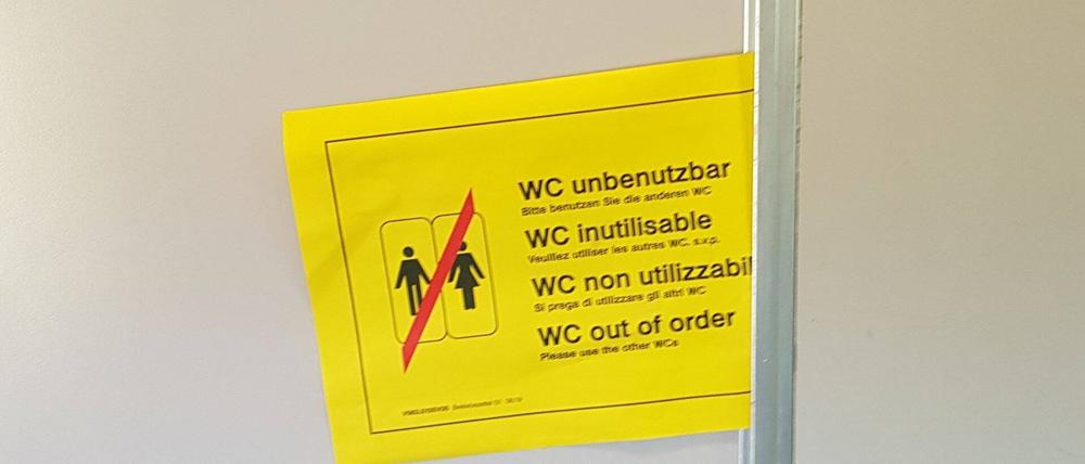 Eine Zugtoilette ist als unbenutzbar geschlossen worden.