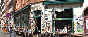Das Straßencafé Bateau Ivre ist seit 1997 ein beliebter Treffpunkt bei vielen Menschen in der Nachbarschaft. 