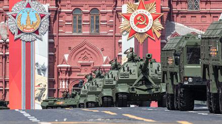 Anders als früher wird in Russland heute am 9. Mai weniger der Opfer des II. Weltkrieges gedacht, als vielmehr militärische Stärke demonstriert.