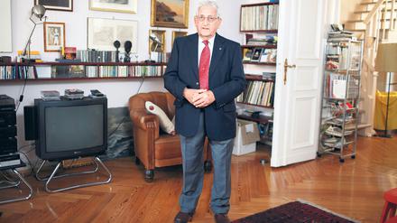 Kurt Landsberger 2012 in seiner ehemaligen Wohnung in der Apostel-Paulus-Straße in Berlin-Schöneberg.