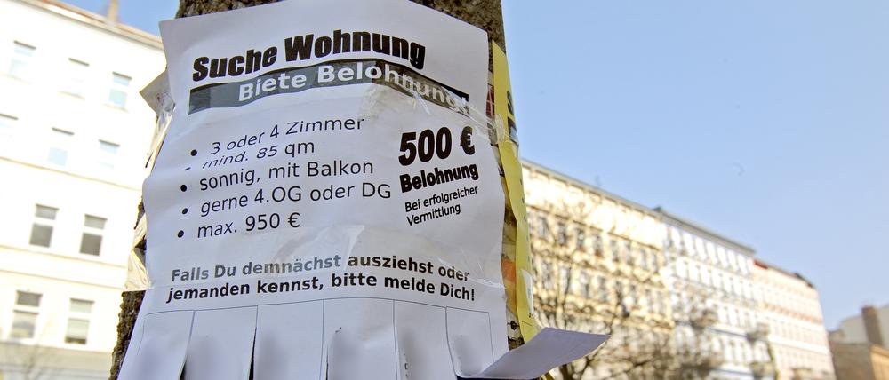 Viele Berliner suchen verzweifelt eine Wohnung, die sie bezahlen können.