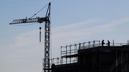 Bauen in Berlin — in den letzten Jahren waren die Zahlen fertiggestellter Wohnungen  wieder rückläufig.