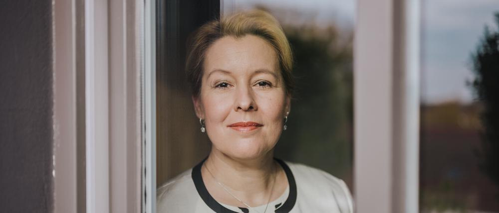 Die Regierende Bürgermeisterin Franziska Giffey (SPD) hält am Ziel fest, dass bis zum Jahr 2030 in Berlin 20.000 neue Wohnungen gebaut werden können. Außerdem soll der Mieterschutz verstärkt werden.