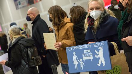 Helfer haben ukrainischen Flüchtlingen Hilfe angeboten.