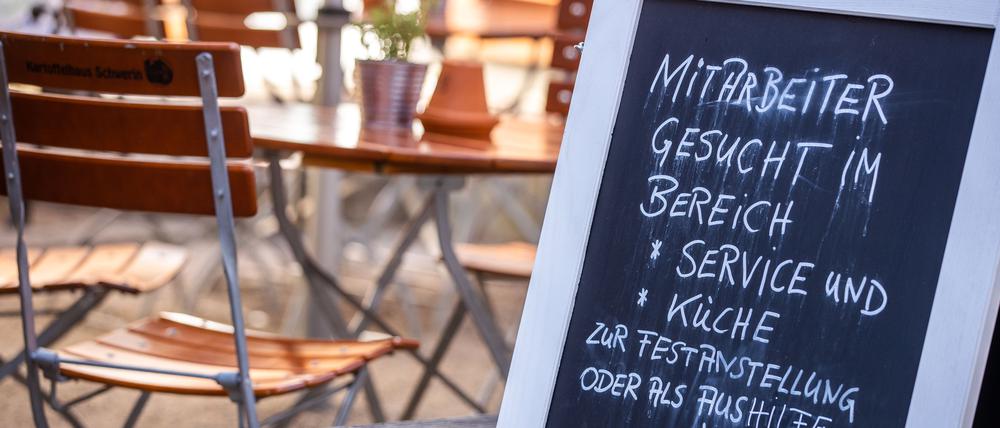 In der Gastronomie werden hunderttausende Mitarbeiter gesucht. 