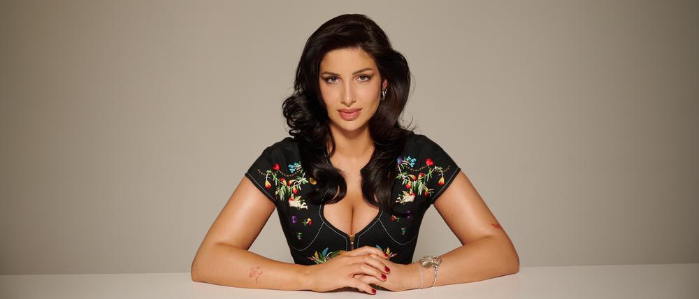 Pati Valpati moderiert den Podcast „Hype & Hustle – Die Onlyfans Revolution“.