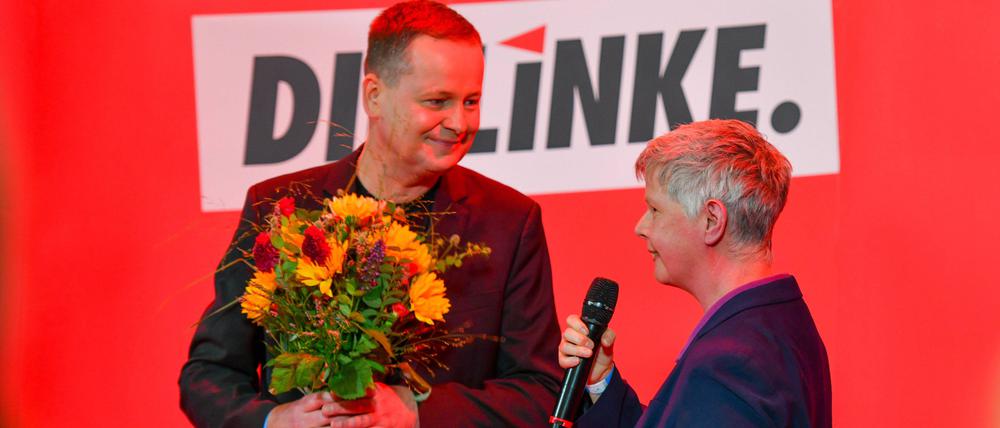 Bei den Wahlen im September 2021 freuten sich Klaus Lederer und Katina Schubert, seit 2016 Vorsitzende, über das Wahlergebnis von 14,1 Prozent für den Berliner Landesverband. Lederer blieb Kultursenator, behielt aber trotzdem sein Abgeordnetenhausmandat. Das verstößt gegen einen Beschluss der Partei und ist Grund für Unmut.