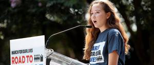 Lauren Hogg 2018 bei einer Kundgebung in Tallahassee, Florida, wenige Monate nach der Massenschießerei an ihrer Schule in Parkland.