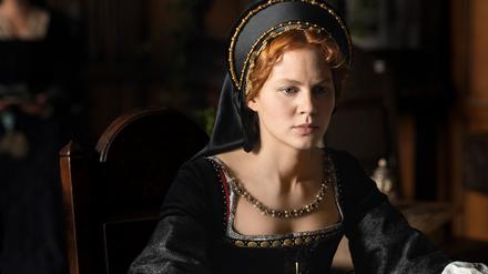 „Becoming Elizabeth“. In der Starz-Serie spielt die Deutsche Alicia von Rittberg die junge Elisabeth Tudor.