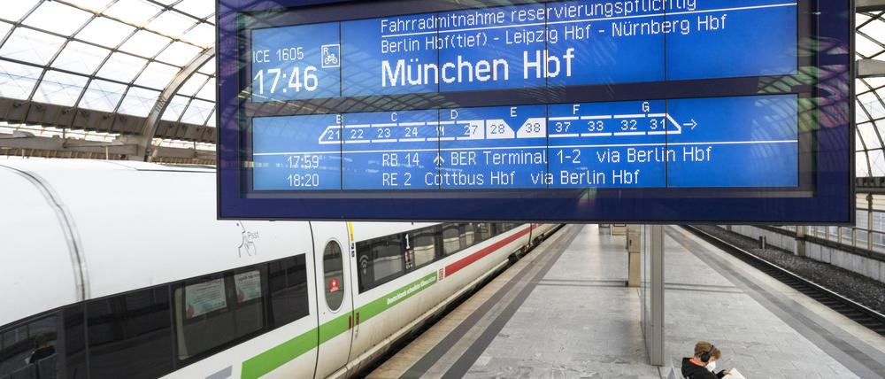 In Spandau gibt es schon moderne Monitore.