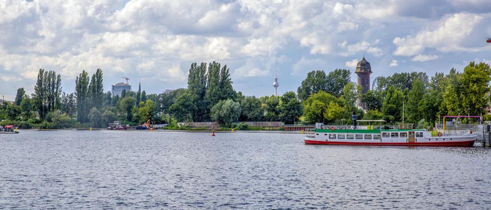 Im grünen Bereich. Die Berliner Gewässer wie der Rummelsburger See halten ihre Pegel nur noch dank der Schleusen konstant.