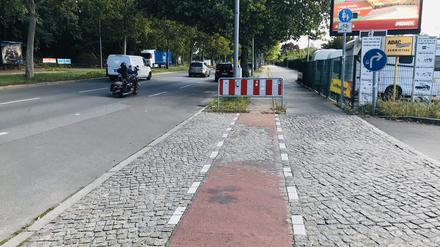 Der gesperrte Radweg zum U-Bahnhof Ruhleben.
