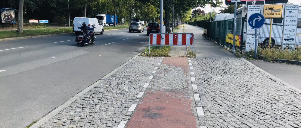 Der gesperrte Radweg zum U-Bahnhof Ruhleben.