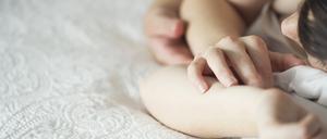 Die Coronavirus-Pandemie belastet auch das Liebesleben.