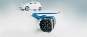 Das Fahren mit dem Elektroauto trägt zur Reduktion von Treibhausgasen bei. Dafür gibt es eine Prämie.