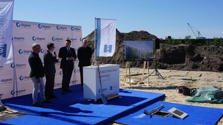 Grundsteinlegung in Adlershof. Ursprünglich war hier Gewerbe geplant, jetzt entstehen Wohnungen.