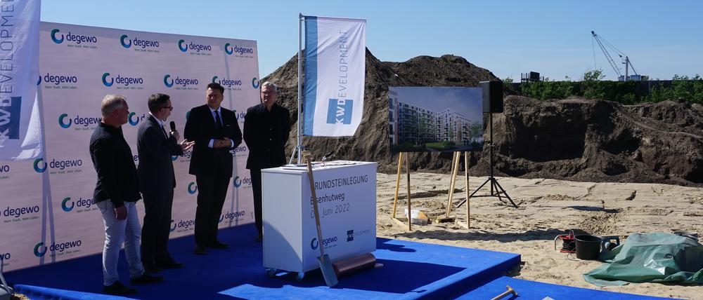 Grundsteinlegung in Adlershof. Ursprünglich war hier Gewerbe geplant, jetzt entstehen Wohnungen.