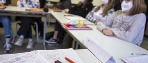 Die Plätze in den Berliner Willkommensklassen sind aktuell rar. Es fehlen Lehrkräfte und Räumlichkeiten.