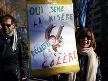 Proteste gegen französische Rentenreform: Fluglotsen-Streik sorgt für Ausfall von jedem zweiten Flug