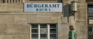 Der Berliner Senat kommt seinem Ziel, jeden Terminwunsch für eines der Bürgerämter innerhalb von 14 Tagen zu bedienen, nicht näher. 