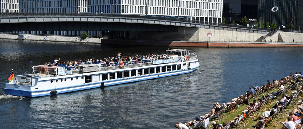 Das kuriose Phänomen der rückwärts fließenden Spree hat einen ernsten Hintergrund: Berlin kämpft mit massiver Trockenheit.