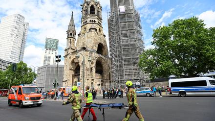 Ein 29-Jähriger ist am Mittwoch in Berlin in eine Menschengruppe gefahren. 
