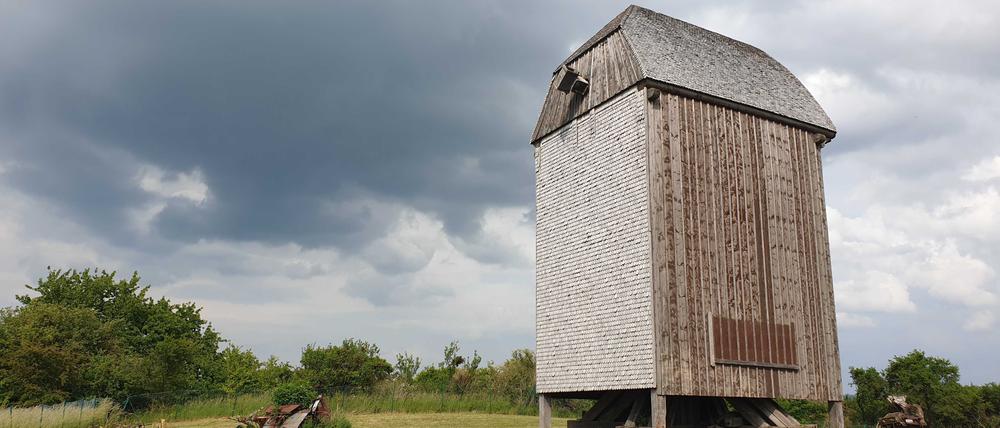 Die Bockwindmühle im Casekower Orsteil Luckow-Petershagen ist Wahrzeichen der Region.
