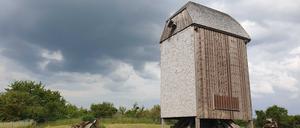 Die Bockwindmühle im Casekower Orsteil Luckow-Petershagen ist Wahrzeichen der Region. 