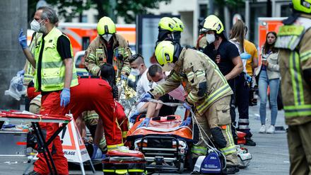 Eine Frau ist tot, mehr als 30 Menschen sind verletzt. 