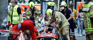 Eine Frau ist tot, mehr als 30 Menschen sind verletzt.