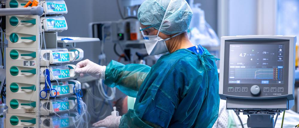 Durch die steigende Zahl der Neuinfektionen könnte die Gesundheitsversorgung unter Druck geraten.