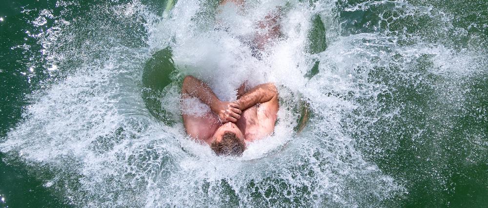 Hinein ins Wasser.