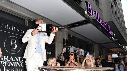 Adriano Hess beim Grand Opening der Bellucci Bar am Berliner Kurfürstendamm 63. Berlin, 14.06.2022 *** Adriano Hess at the Grand Opening of the Bellucci Bar at Berlin Kurfürstendamm 63 Berlin, 14 06 2022 Foto:xN.xKubelkax/xFuturexImage 