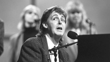1986, London: Paul McCartney probt für eine Solo-Varieté-Aufführung im Theatre Royal.