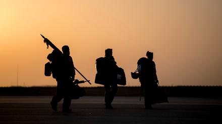 Die letzten Soldaten steigen in ein Transportflugzeug in Mazar-e Sharif/Afghanistan während der Rückverlegung und Ende der Mission Resolute Support.