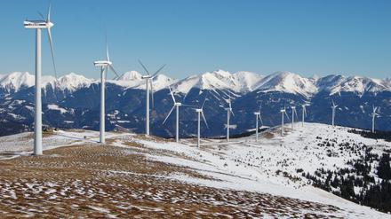 Der Tauernwindpark in Österreich liegt auf 1900 Meter Höhe. Er greift offensiv die vorhandenen natürlichen Strukturen auf und betont sie. 