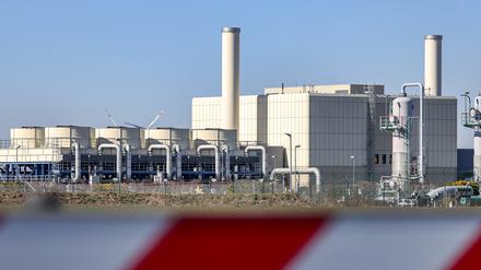Blick auf die Kühlanlagen und die Gasverdichter des Untergrund-Gasspeichers der VNG AG. 