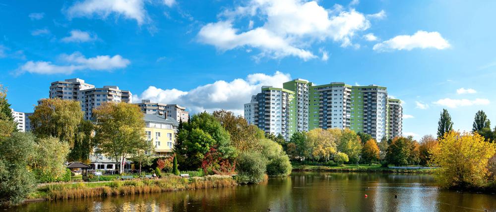 Mehr als die Hälfte der Berliner hat ein so geringes Haushaltseinkommen, dass sie einen WBS beziehen können.