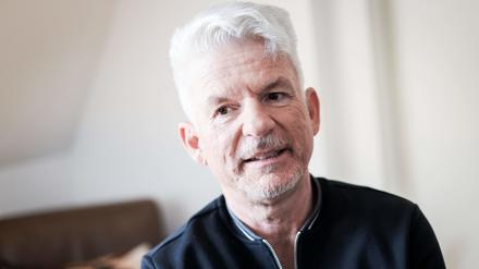 Der Hamburger Schriftsteller Heinz Strunk. Er wurde 1962 in Bevensen geboren, sein bürgerlicher Name ist Mathias Halfpape.